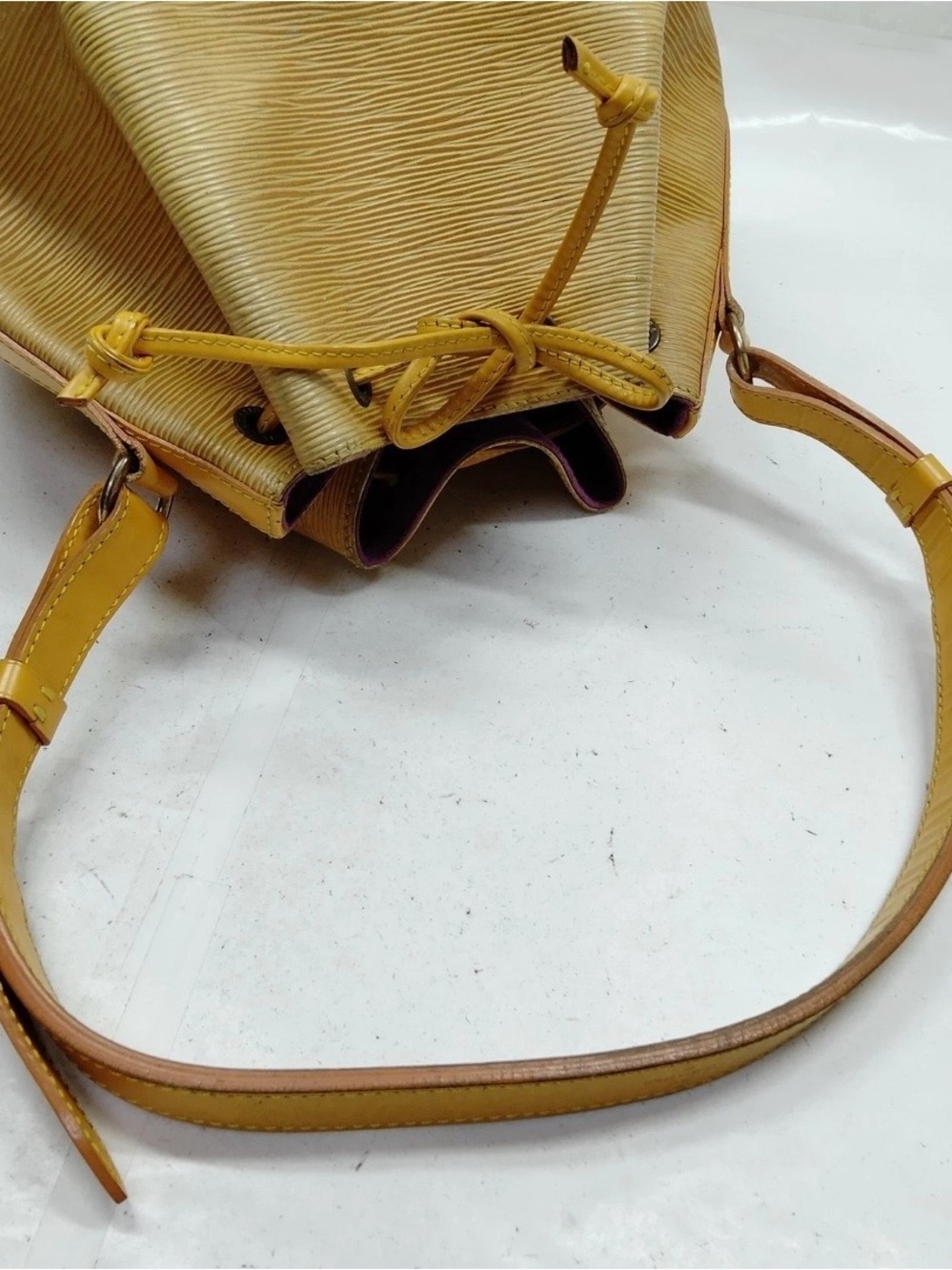 Louis Vuitton LV Shoulder Bag M44109 Petit Noe Yellow Epi 2671372 - Picture 4 of 9
